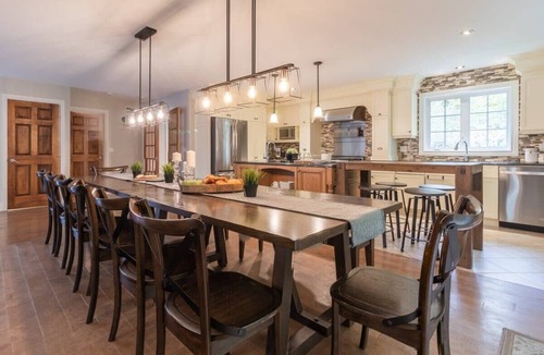 St-Adolphe-d'Howard Ski Chalet | Luxury chalet retreat Wood fire, Hot Tub & Sauna