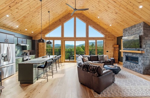 Bethel House | Luxury Chalet w/Hot Tub, Game Rooms & Mtn Views