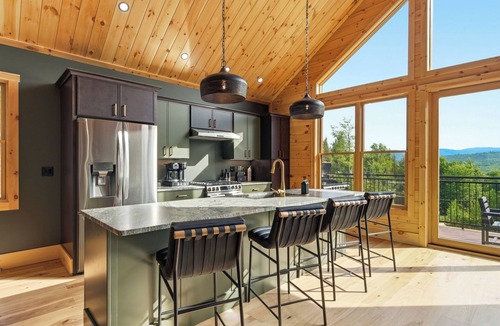 Bethel House | Luxury Chalet w/Hot Tub, Game Rooms & Mtn Views
