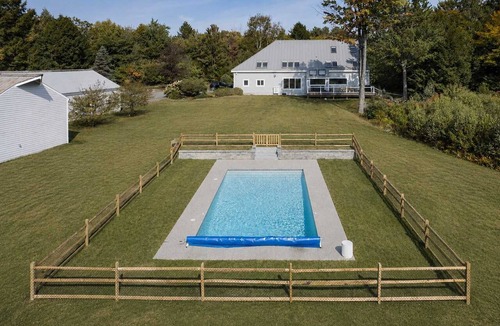 New London House | Luxury Chalet with Pool | Near Mt. Sunapee