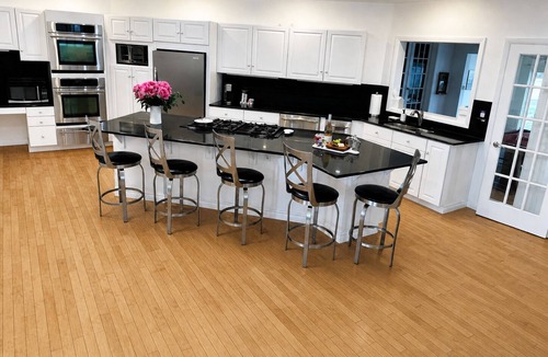 Waterford House | LUXURY COASTAL RETREAT | Walk to Beach. Pool & Sunsets | Sleeps 12