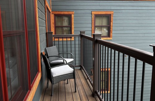North Conway Condo | Luxury Condo at Cranmore Mountain in North Conway! Heated Pool & Hot Tub!