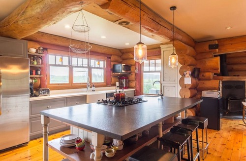 Glen Huron House | Luxury Cottage Getaway - Perfect for Families