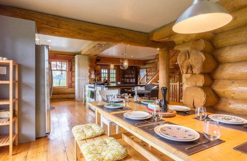 Glen Huron House | Luxury Cottage Getaway - Perfect for Families