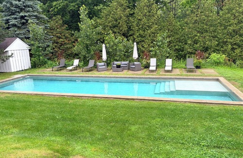 Waterford House | Luxury Countryside Villa Near Lake Erie | Hot Tub | Sleeps 14 | Wineries