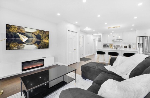 Kitchener House | Luxury Estate newly Renovated with 5 BD and 65 inch TV