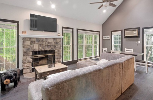 Rowland House | Luxury family value 4 seasons home in the renowned Woodloch Springs Poconos.
