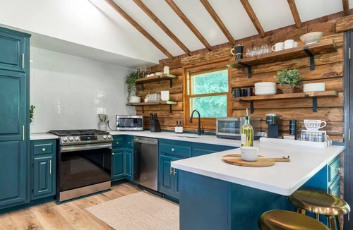 Richmondville House | Luxury Getaway Cabin Hot Tub + Sauna and More!