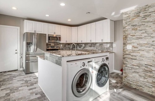 Delair House | Luxury Hidden Gem | 32-Jet Jacuzzi + Secret Arcade Room