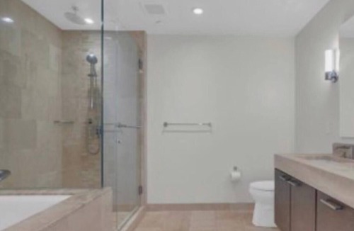 Downtown Boston Condo | Luxury High Rise 2 bedroom,2 bath condo- parking & full service - 1 week min