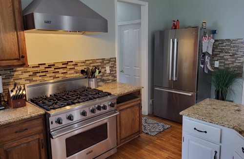 Westlake House | Luxury Home, Chef's Kitchen, Quiet Street! 15 min to Airport/Dwntown, 5 to Beach