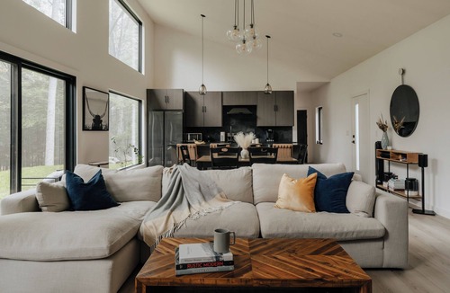 Haines Falls House | Luxury Home in Mountains with Hot Tub, Sauna, Cold Plunge and Outdoor Fire Place