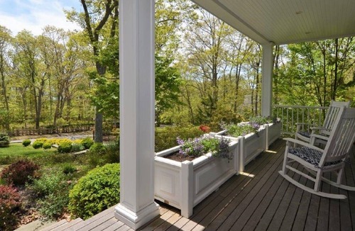 Cutchogue House | Luxury Home Steps From Beach And Short Bike Ride To Vineyards