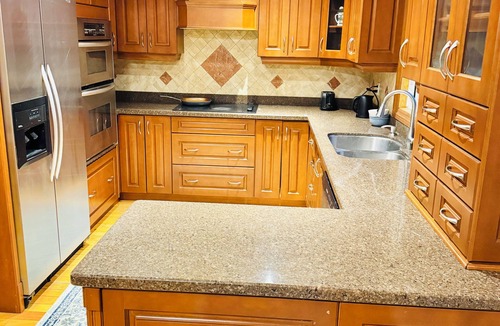 East Credit House | Luxury house 7 bdrms - near airport, sq 1, Private Backyard