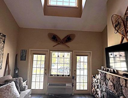 Hancock Apartment | Luxury Jiminy Ski On Off Village Ctr Condo Sleeps4