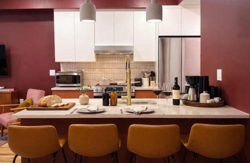 Spring Garden Apartment | Luxury King 2BR 4 Beds Sleeps 8 Near the Met