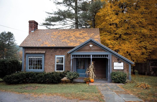 West Dover Resort | Luxury King Cottage, 2 twin beds in loft, fireplace, private entrance