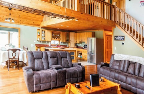 Broadalbin House | Luxury Lake House: Private Beach, Hot Tub, Firepit, A/C, Grill, Deck, more!