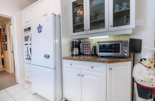 Port Dalhousie House | Luxury Lake Ontario Beachfront Home w/Fire Pits, Fireplace & Sunset Views