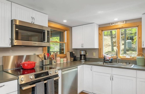 East Wakefield House | Luxury Lakefront Retreat | Hot Tub | New Hampshire Lake House