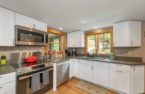 East Wakefield House | Luxury Lakefront Retreat | Hot Tub | New Hampshire Lake House