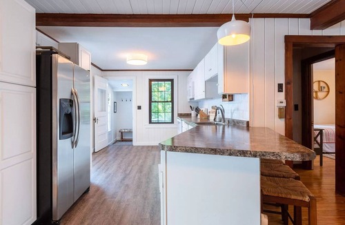 Sandown House | Luxury Lakefront Retreat - Private Beach, Dock & Cozy She Shed