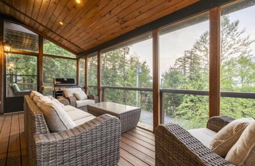 Gilford House | Luxury Lakeview Retreat, Game Room, Winni