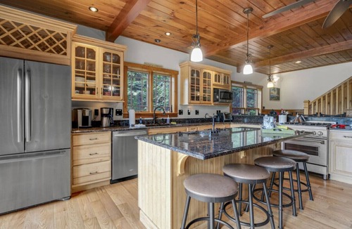 Gilford House | Luxury Lakeview Retreat | Game Room | Winni