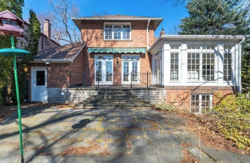 Lawrence Park House | Luxury & Large 4 Bedroom 2.5 Home Prestigious Desired Neighbourhood with Garage