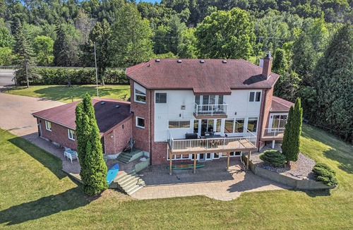 Ottawa Division House | Luxury living! Ideal for your vacation or short term rental rental