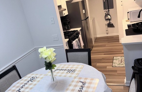 Orange House | Luxury Loft Pool Gym Free Parking Near Yale