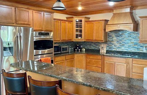Carroll House | Luxury Log Cabin w/Hot Tub! Sleeps 16.