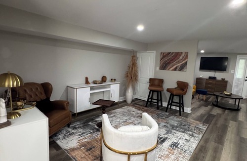 Grenloch House | Luxury Modern Retreat for Groups & Couples Near Philly