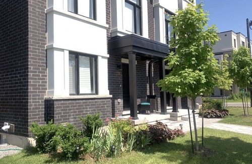 Rathwood Apartment | Luxury NEW in-law Suite with separate entrance (Sleeps 3)