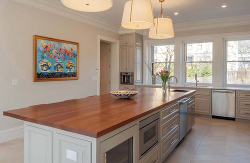 Top of the Hill Apartment | Luxury Newport Estate