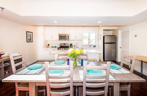 Yachting Village Condo | Luxury Newport Harbor Condo with Stunning Waterfront View