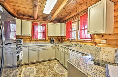 Pleasant Mount Cabin | Luxury Poconos Haven