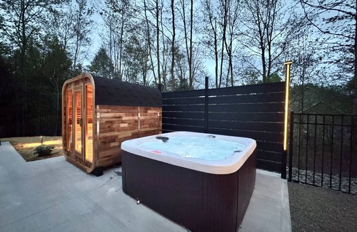 Gouldsboro House | Luxury Retreat with Heated pool, sauna and jacuzzi