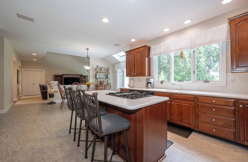 Gradyville House | Luxury Retreat Near Philly – Near Merion Golf Course with easy access to airport