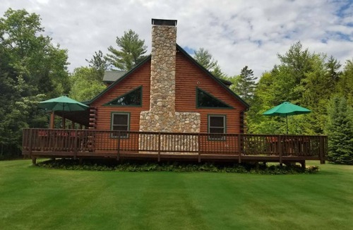 Thornton Cabin | Luxury Riverfront Log Cabin Retreat White Mountains, NH
