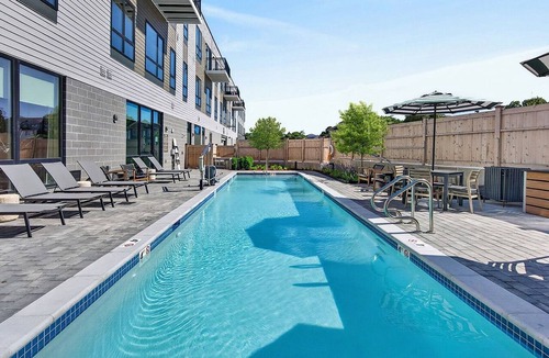 Salem Apartment | Luxury Salem 2BR Apartment | Pool Gym Parking