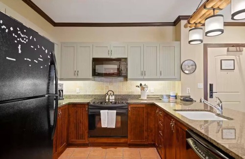 Stratton Mountain Condo | Luxury ski condo at Stratton Mountain with year round pool and hot tub