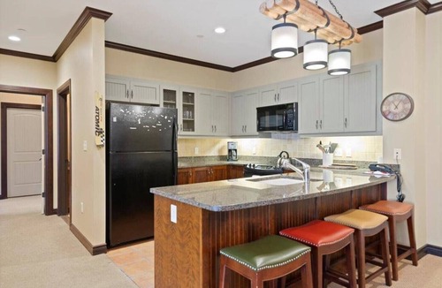 Stratton Mountain Condo | Luxury ski condo at Stratton Mountain with year round pool and hot tub
