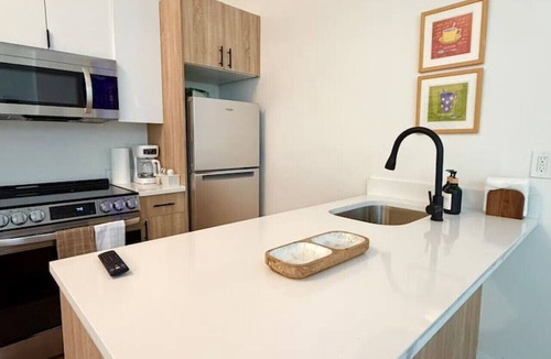 Downtown Apartment | Luxury Studio Near Yale | Gym, W/D & Fast WiFi