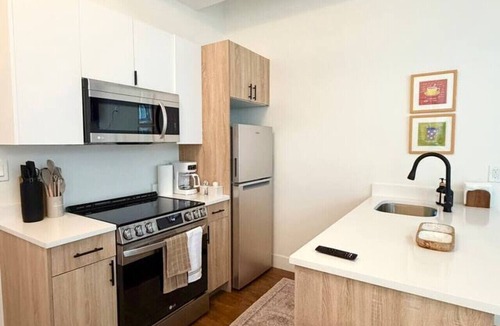 Downtown Apartment | Luxury Studio Near Yale | Gym, W/D & Fast WiFi
