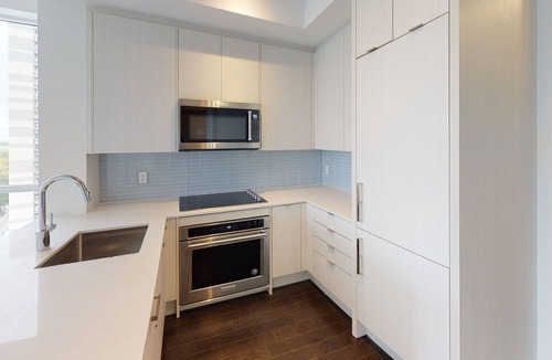 Midtown Toronto Condo | Luxury Toronto 3 bed 2 bath condo by 8 Subways! Yorkville/Annex