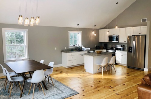 Waterbury Center Condo | Luxury Treetop Vacation Home in Waterbury Center