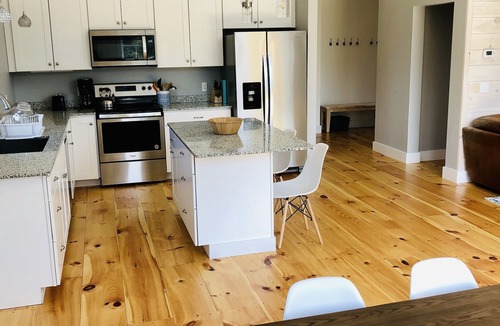 Waterbury Center Condo | Luxury Treetop Vacation Home in Waterbury Center