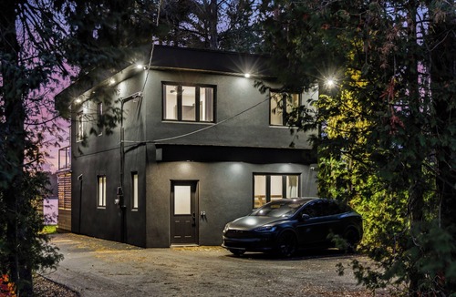 Rama Cottage | Luxury Waterfront Retreat with Sauna, EV Charger, Pizza Oven & Lake Views