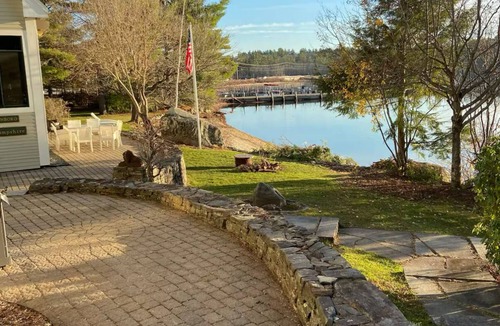 Center Tuftonboro House | Luxury Winnipesaukee Lakefront 6-bedroom with beach & AC in charming Tuftonboro